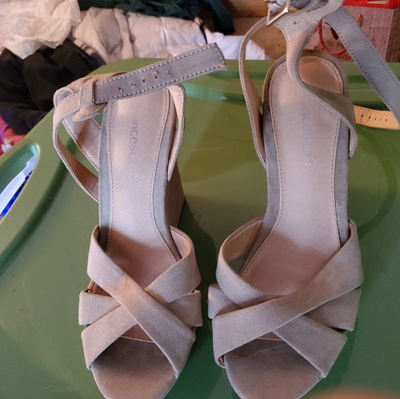 Heels from francescas boutique - Picture 3 of 4